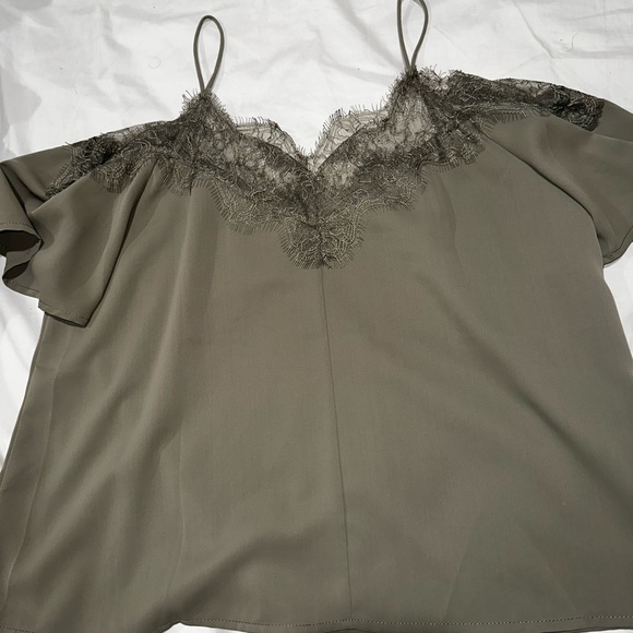 army green off the shoulder lace shirt - Picture 3 of 3